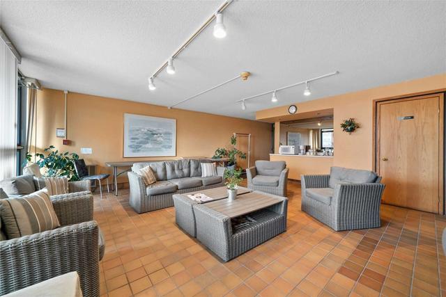 404 - 80 Athol St E, Condo with 2 bedrooms, 2 bathrooms and 1 parking in Oshawa ON | Image 12