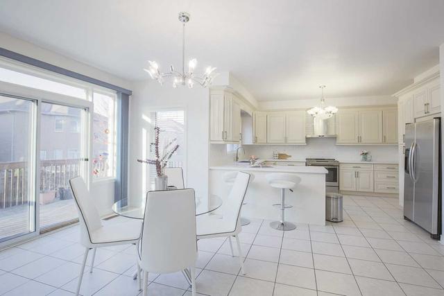 30 Glenhaven St, House detached with 4 bedrooms, 5 bathrooms and 4 parking in Markham ON | Image 4