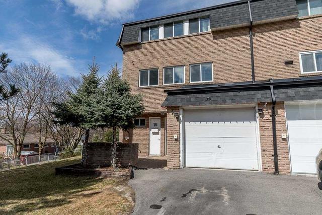 76 Poplar Cres, Townhouse with 3 bedrooms, 2 bathrooms and 5 parking in Aurora ON | Image 1