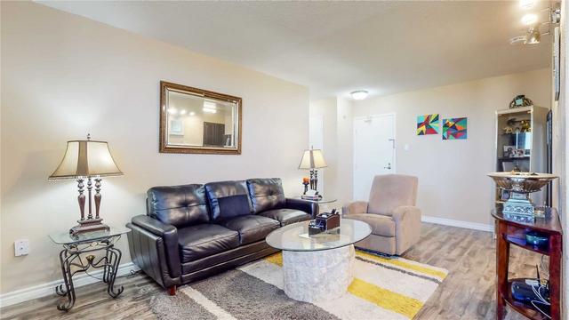 816 - 100 Dundalk Dr, Condo with 2 bedrooms, 1 bathrooms and 1 parking in Toronto ON | Image 5
