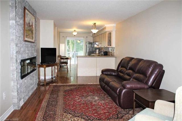 18 Rosedale Ave, House semidetached with 2 bedrooms, 2 bathrooms and 3 parking in St. Catharines ON | Image 2