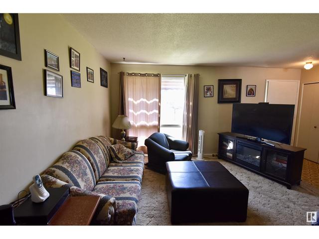 4400 50 Av, House attached with 3 bedrooms, 1 bathrooms and null parking in St. Paul AB | Image 4