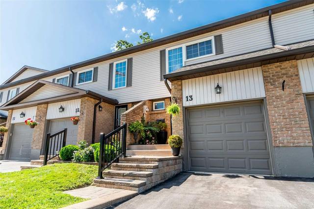 13 - 2411 Sovereign St, Townhouse with 3 bedrooms, 3 bathrooms and 1 parking in Oakville ON | Image 2
