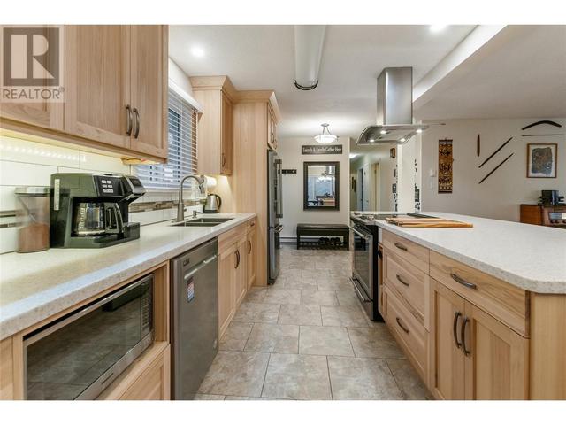 156 Ritchie Avenue, House detached with 3 bedrooms, 2 bathrooms and null parking in Okanagan Similkameen E BC | Image 12