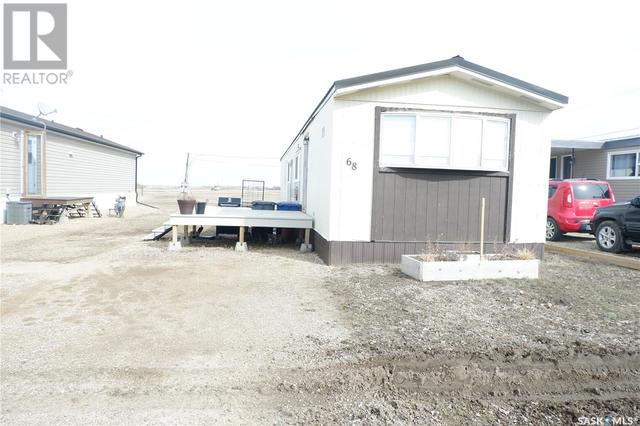 68 Sunrise Estates, Home with 2 bedrooms, 1 bathrooms and null parking in Assiniboia SK | Image 2