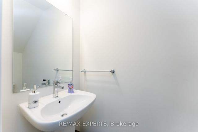 1 - 620 Rexdale Blvd, Townhouse with 3 bedrooms, 3 bathrooms and 1 parking in Toronto ON | Image 5