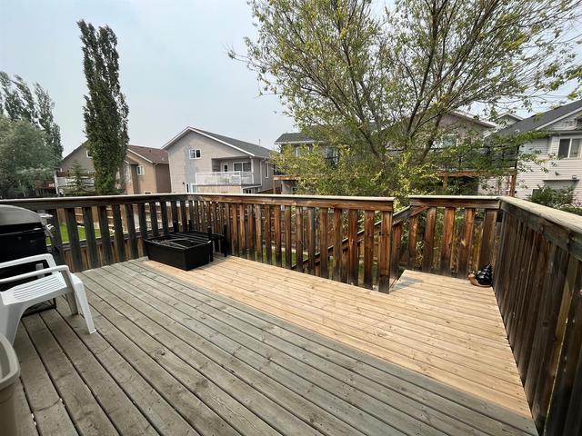 325 Red Crow Boulevard W, House detached with 4 bedrooms, 2 bathrooms and 5 parking in Lethbridge AB | Image 13