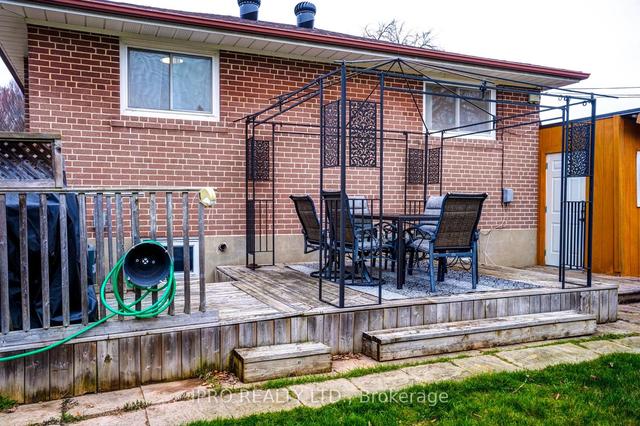 69 Tivoli Crt, House detached with 3 bedrooms, 2 bathrooms and 3 parking in Toronto ON | Image 25