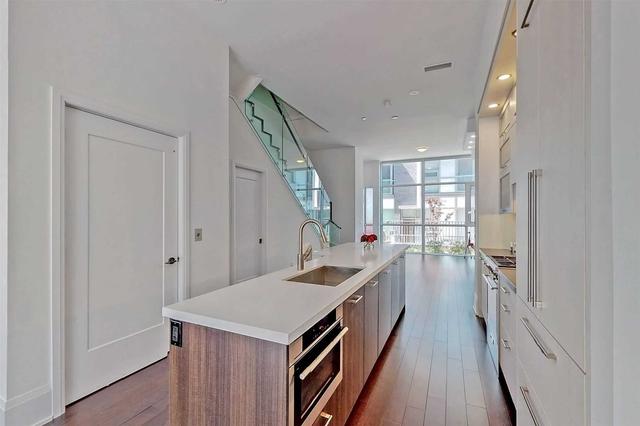 th5 - 101 Erskine Ave, Townhouse with 3 bedrooms, 4 bathrooms and 2 parking in Toronto ON | Image 4
