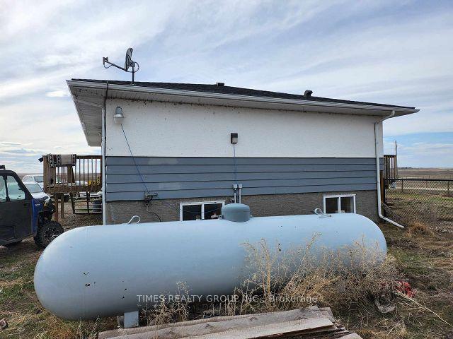 233055 Rge Rd 250, House detached with 2 bedrooms, 3 bathrooms and 14 parking in Wheatland County AB | Image 18