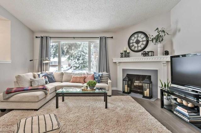 120 Oakwood Place Sw, House detached with 5 bedrooms, 2 bathrooms and 3 parking in Calgary AB | Image 3