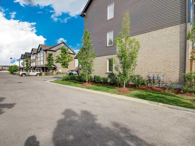 13 - 12 Poplar Dr, Townhouse with 3 bedrooms, 2 bathrooms and 1 parking in Cambridge ON | Image 3