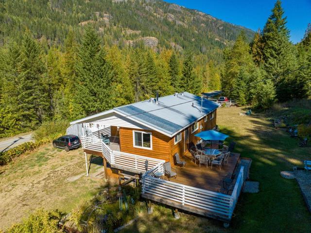 1110 Highway 22, House detached with 3 bedrooms, 1 bathrooms and null parking in Kootenay Boundary B BC | Image 26
