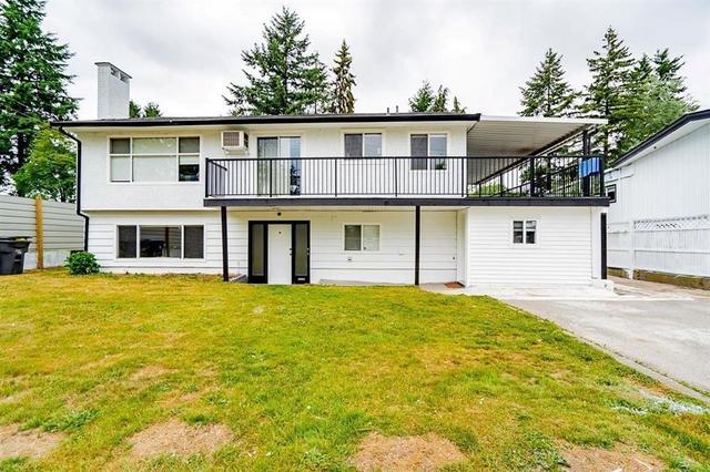 10565 132 Street, House detached with 8 bedrooms, 4 bathrooms and 8 parking in Surrey BC | Image 1