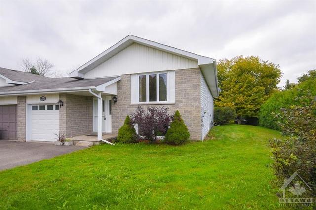 b - 2556 Old Carriage Court, Home with 3 bedrooms, 1 bathrooms and 3 parking in Ottawa ON | Card Image