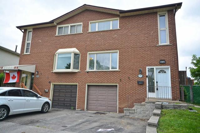 27 Newlyn Cres, House semidetached with 3 bedrooms, 2 bathrooms and 4 parking in Brampton ON | Image 1