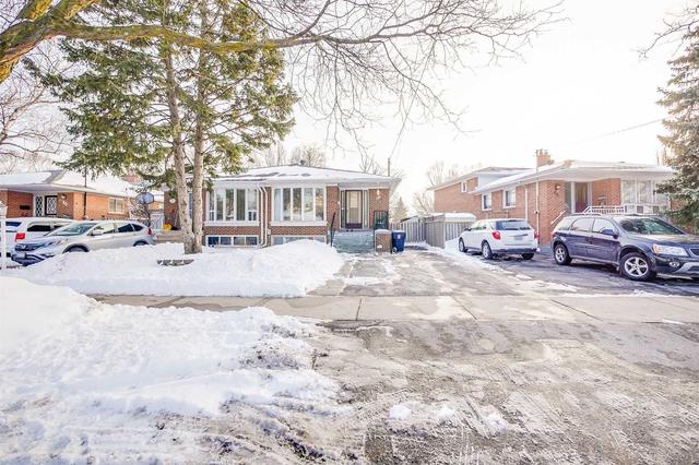 84 Roywood Dr, House semidetached with 3 bedrooms, 2 bathrooms and 5 parking in Toronto ON | Image 1