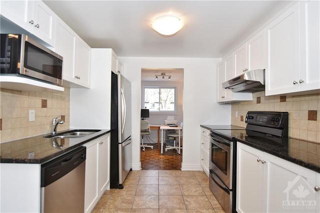 207 Ridgepark Private, Townhouse with 3 bedrooms, 3 bathrooms and 1 parking in Ottawa ON | Image 7