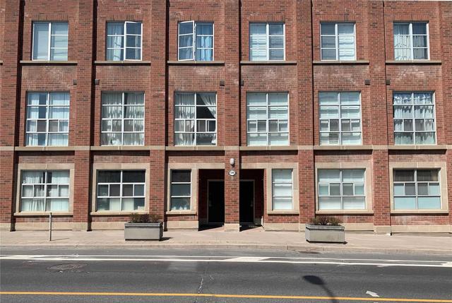 3 - 1388 Bloor St W, Townhouse with 2 bedrooms, 2 bathrooms and 1 parking in Toronto ON | Image 1