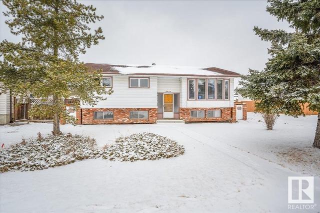 7104 44 Av Nw, House detached with 5 bedrooms, 2 bathrooms and 4 parking in Edmonton AB | Image 2