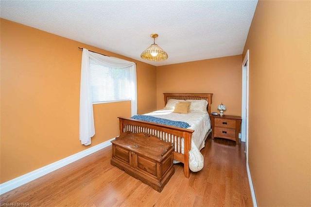 21 Parkview Dr, House detached with 3 bedrooms, 2 bathrooms and 5 parking in Thorold ON | Image 2