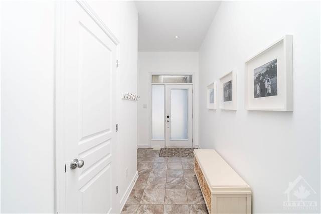 964 Cobble Hill Drive, Townhouse with 3 bedrooms, 3 bathrooms and 3 parking in Ottawa ON | Image 4