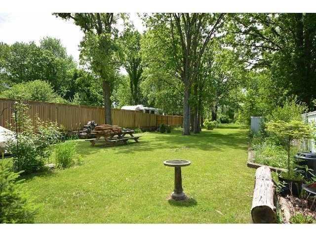 690 Barton St, House detached with 2 bedrooms, 1 bathrooms and 7 parking in Hamilton ON | Image 9