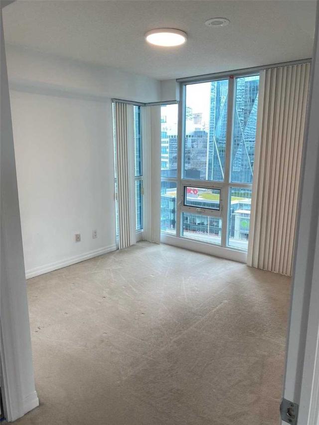 1602 - 12 Yonge St, Condo with 2 bedrooms, 2 bathrooms and 1 parking in Toronto ON | Image 5