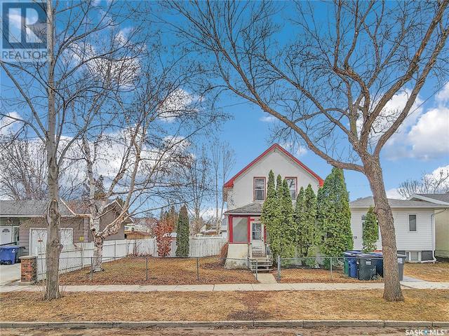 1522 E Avenue N, House detached with 3 bedrooms, 1 bathrooms and null parking in Saskatoon SK | Image 2