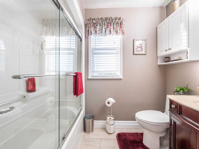 2367 Mountainside Dr, House detached with 2 bedrooms, 2 bathrooms and 7 parking in Burlington ON | Image 2