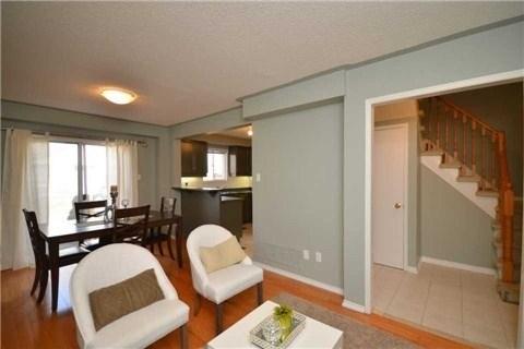 81 Wickstead Crt, Townhouse with 3 bedrooms, 2 bathrooms and 1 parking in Brampton ON | Image 3