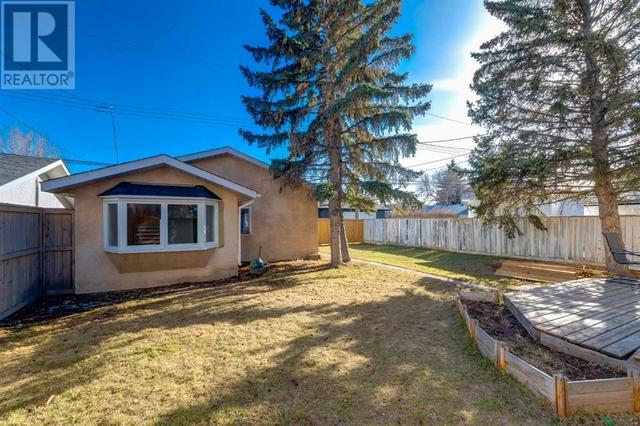 427 53 Avenue Sw, House detached with 4 bedrooms, 2 bathrooms and 4 parking in Calgary AB | Image 39