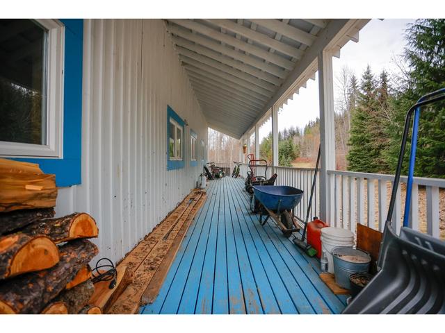 6685 Highway 6, House detached with 5 bedrooms, 3 bathrooms and null parking in Central Kootenay H BC | Image 40