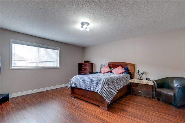 383 Hobbs Cres, House attached with 3 bedrooms, 3 bathrooms and 1 parking in Milton ON | Image 10