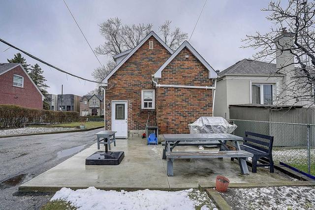 906 Glencairn Ave, House detached with 2 bedrooms, 3 bathrooms and 8 parking in Toronto ON | Image 15