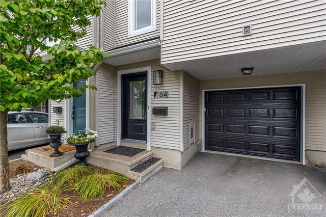 64 Songbird Private, Townhouse with 2 bedrooms, 2 bathrooms and 3 parking in Ottawa ON | Image 2