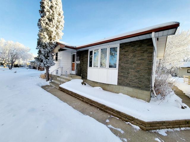 5319 52 Street, House detached with 3 bedrooms, 2 bathrooms and 2 parking in Camrose County AB | Image 17