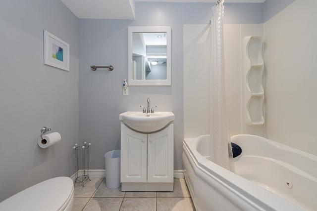 184 Kozlov St, House detached with 3 bedrooms, 2 bathrooms and 3 parking in Barrie ON | Image 13