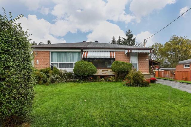 345 Blue Grass Blvd, House semidetached with 3 bedrooms, 2 bathrooms and 5 parking in Richmond Hill ON | Image 2