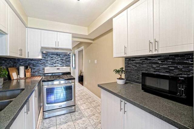 806 Ashprior Ave, House attached with 3 bedrooms, 4 bathrooms and 3 parking in Mississauga ON | Image 7