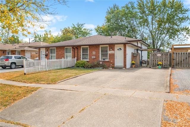 7010 Bonnie Street, House semidetached with 2 bedrooms, 1 bathrooms and 4 parking in Niagara Falls ON | Image 1