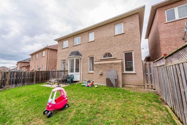 11 Finlayson Cres, House detached with 5 bedrooms, 4 bathrooms and 6 parking in Brampton ON | Image 33
