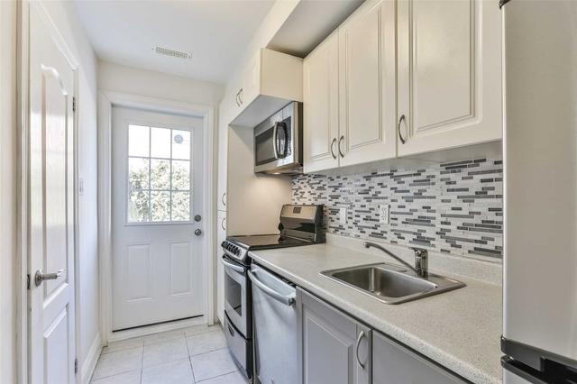 111 Bannatyne Dr, House detached with 5 bedrooms, 3 bathrooms and 4 parking in Toronto ON | Image 6