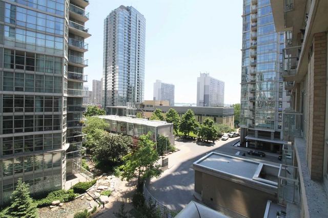 519 - 9 Spadina Ave, Condo with 1 bedrooms, 1 bathrooms and 1 parking in Toronto ON | Image 13