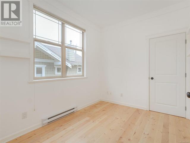 3 - 220 Moss St, Condo with 2 bedrooms, 1 bathrooms and 1 parking in Victoria BC | Image 35