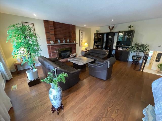 76 Burnt Bark Dr, House detached with 4 bedrooms, 4 bathrooms and 4 parking in Toronto ON | Image 7