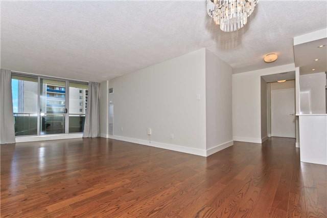1002 - 820 Burnhamthorpe Rd, Condo with 3 bedrooms, 2 bathrooms and 1 parking in Toronto ON | Image 4