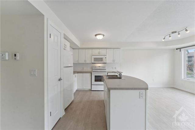 3 - 305 Cresthaven Drive, Condo with 2 bedrooms, 2 bathrooms and 1 parking in Ottawa ON | Image 5