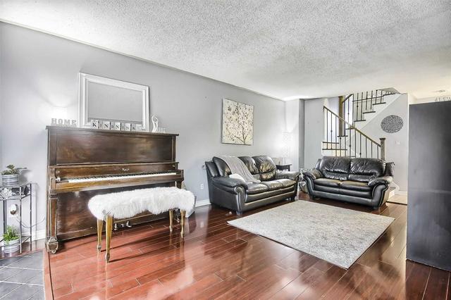 653 Berwick Cres, House semidetached with 4 bedrooms, 2 bathrooms and 3 parking in Oshawa ON | Image 6