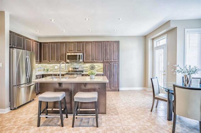 31 Philip Brown Ave, House detached with 4 bedrooms, 3 bathrooms and 4 parking in Whitchurch Stouffville ON | Image 4